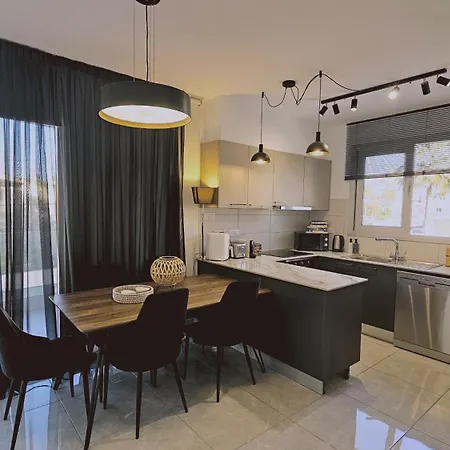 Apartment Digital Den Larnaca